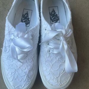 6.5 womens lacy wedding vans white-ish